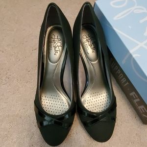 Life Stride Heels - Women's size 8 1/2 W